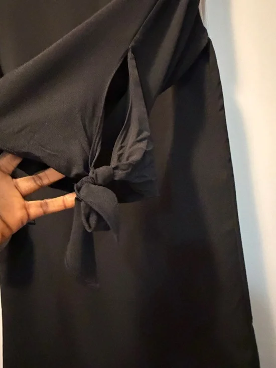 Black dress - Picture 3 of 4